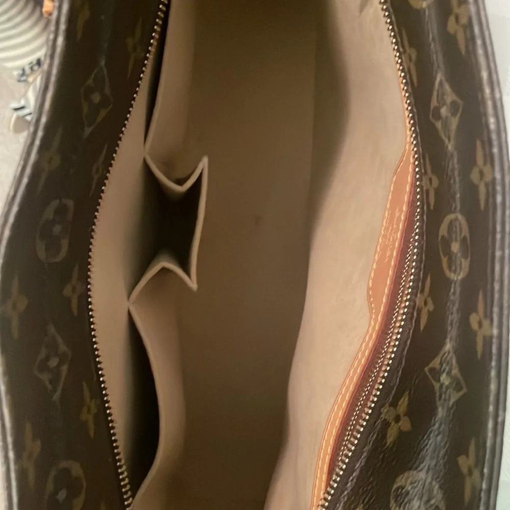 Authentic LV ( bought from real real ) very good condition - Picture 2 of 6